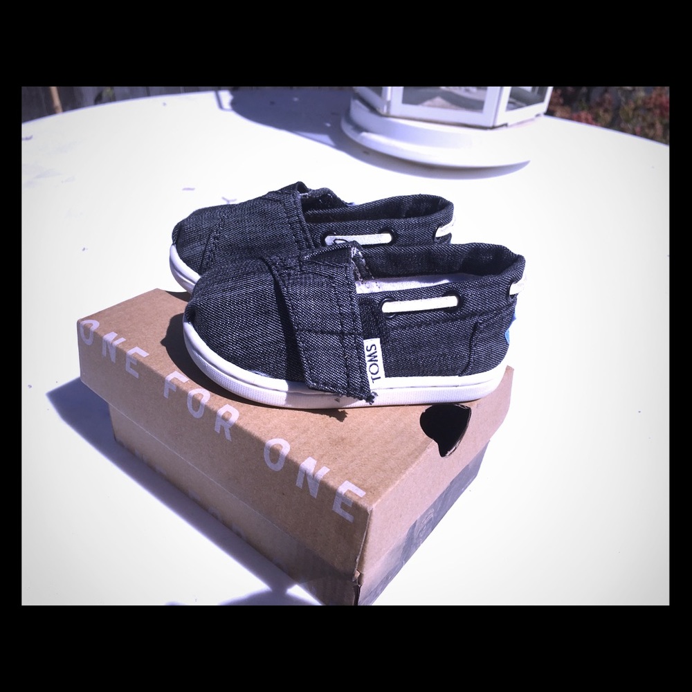 Toms for baby’s size 4